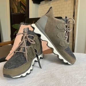 Brand new Sorel Kinetic Caribou - women 6.5/7